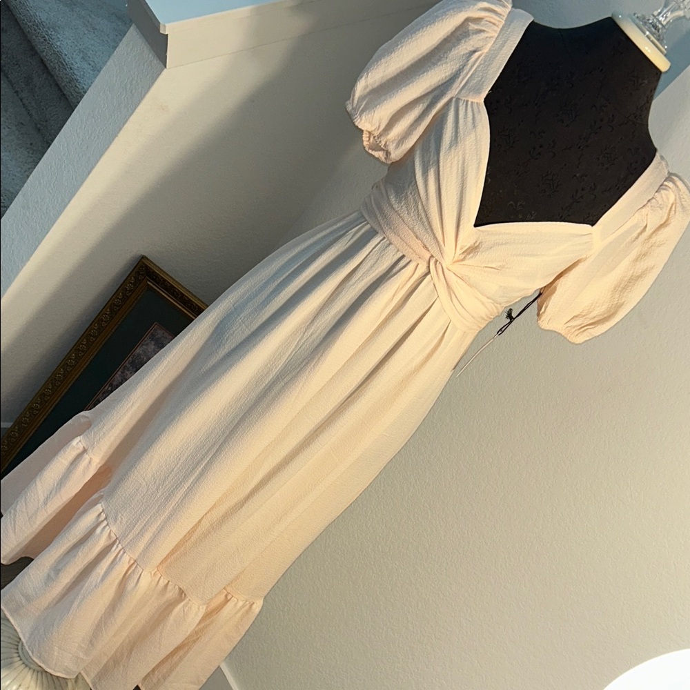 Astr Twist-Front Puff Sleeve Midi Dress in Soft Peach